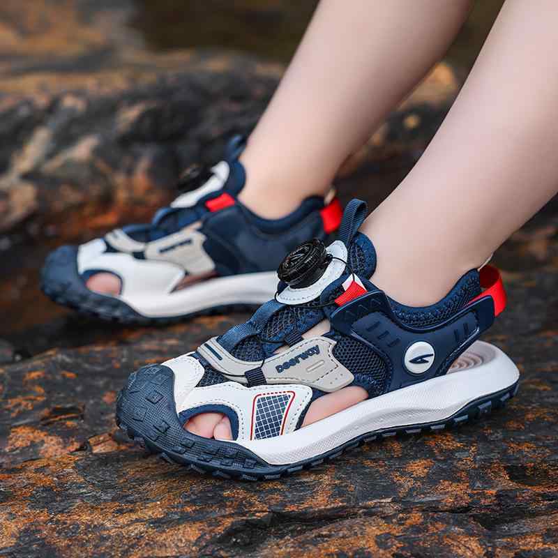 サンダル キッズ ボーイズ 小学生向け つま先保護 クローズドトゥ 合成皮革 ジルコニアル式 ビーチサンダル 春夏 滑り止め 軽量 ソフトソール カジュアル