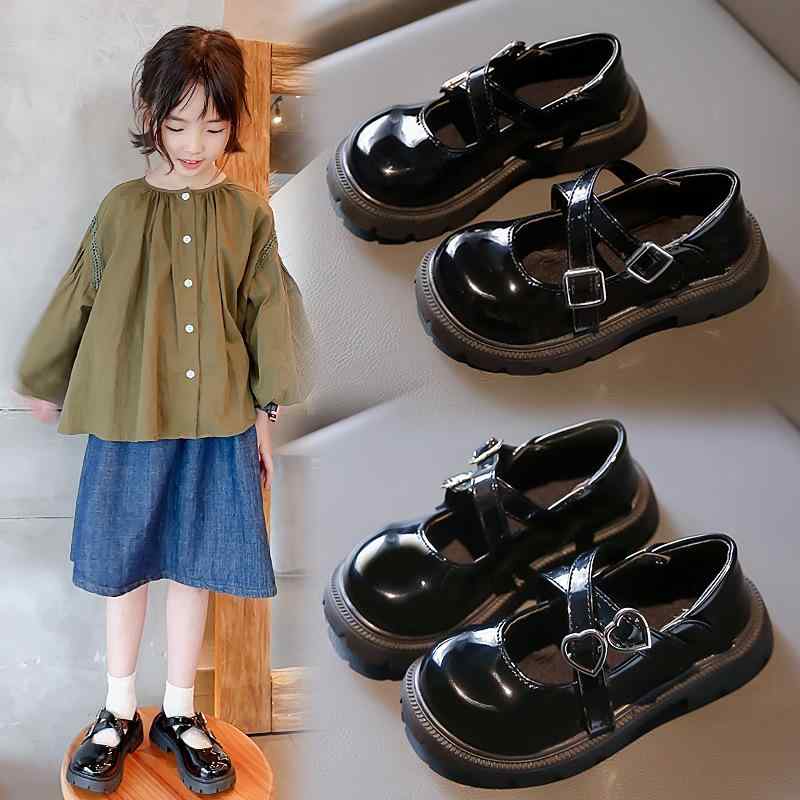 パンプス 女の子 キッズ 通気 ソフトな履き心地 ストラップ付き 黒 ハート柄 スクエアバックル 発表会 フォーマル プリンセスシューズ エレガント 春夏秋