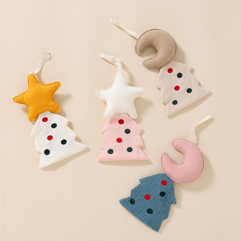 ベビーおもちゃ なめても安心 コットンガーゼ製 0-3歳 乳幼児用 寝かしつけ ぬいぐるみ クリスマスツリー キャラクター 刺繍 鈴入り 吊り下げ マスコット 赤ちゃん ねんねアイテム