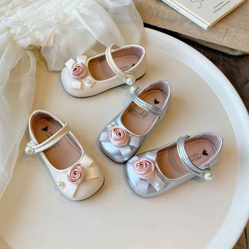 パンプス 女の子 キッズ ベビー 通気性 軽量 マジックテープ プリンセス マリージェーン モカシン フォーマル 発表会 礼装 入園式 卒園式 PUレザー 花飾...