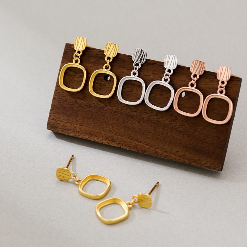 耳飾り レディース S925純銀 ピアス 空枠 スクエア 幾何学模様 シンプル クラシック エレガント おしゃれ 電気メッキ加工 ゴールド シルバー ピンクゴールド 春夏 通勤用