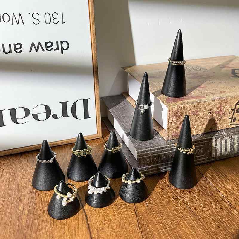 指輪 スタンド ブラック 無垢材 木製 円錐形 ディスプレイ リング ホルダー アクセサリー ジュエリー 収納 陳列 撮影用 小道具 高級感 塗装仕上げ