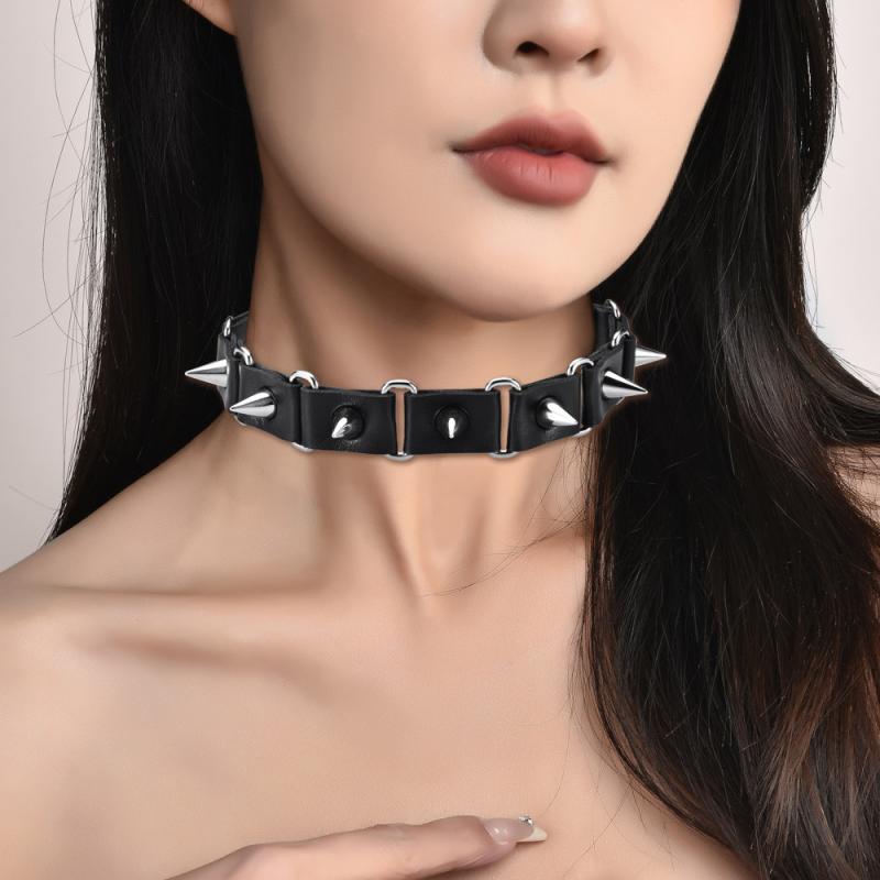 チョーカー レディース ゴシック パンク ロック スタイル 個性的 星 スター クロス 十字架 モチーフ レザー調 異素材切り替え スタッズ 鋲 ネックレス ファッション小物