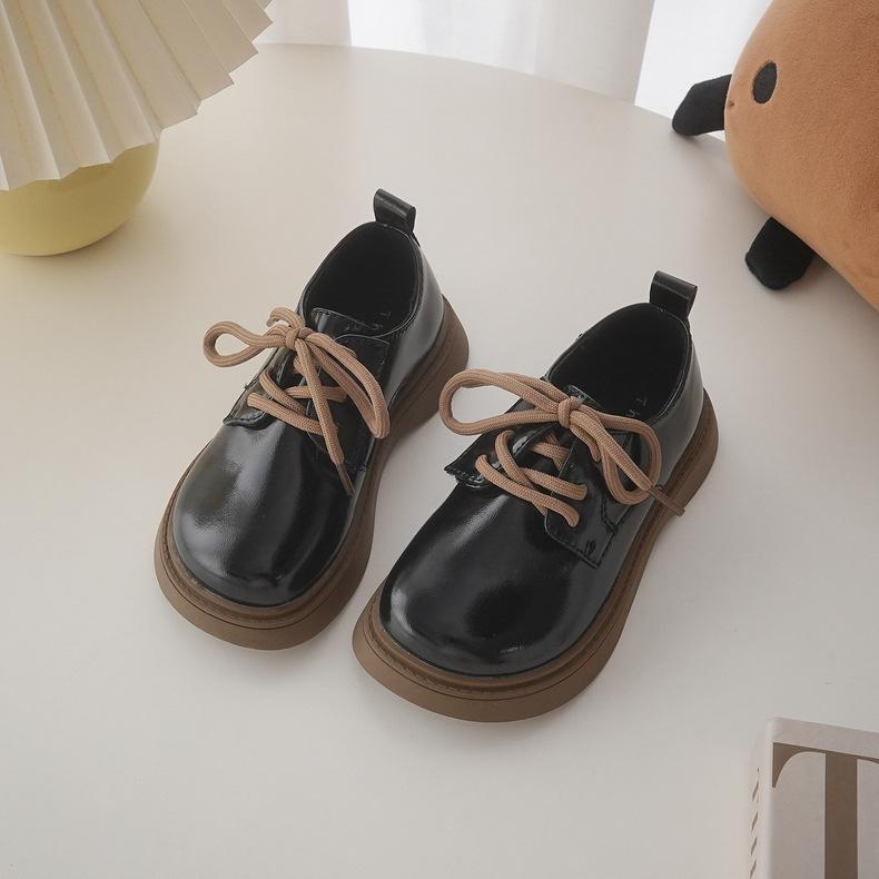 革靴 キッズ 子供 男の子 女の子 ブラック 黒 日系 韓流スタイル フォーマルシューズ セレモニー 通学 学生靴 マジックテープ ゴム底 合成皮革 発表会 結婚式 卒園式 入学式 幼児 小学生 中学生向け
