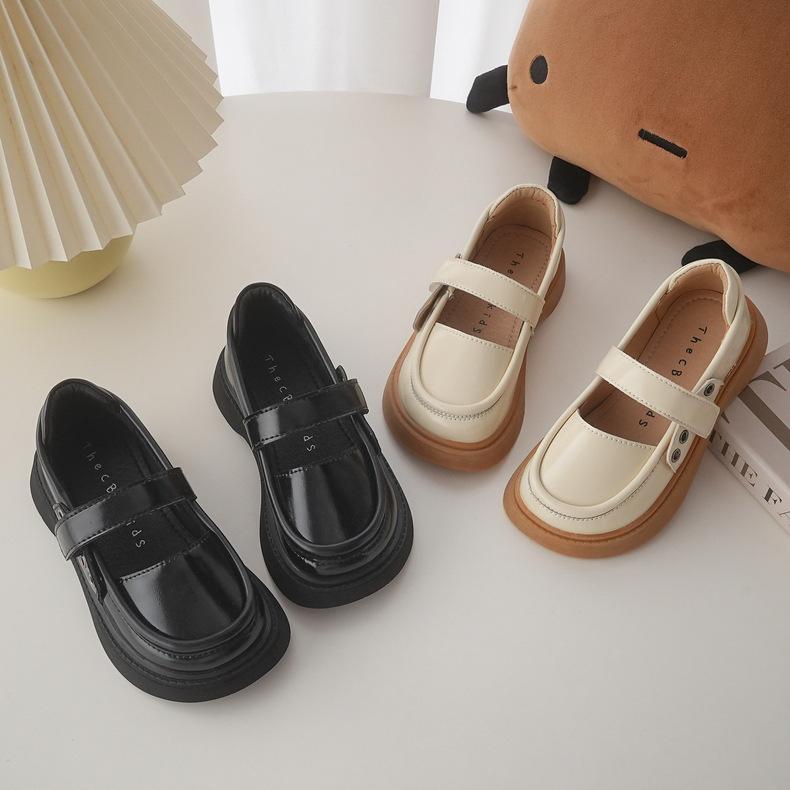 キッズシューズ 男の子 女の子 メリージェーン ストラップシューズ スクエアトゥ 厚底 浅口 合皮 レザー調 レトロ 韓国風 マジックテープ 春秋 フォーマル 入園式 発表会 通学 男女兼用