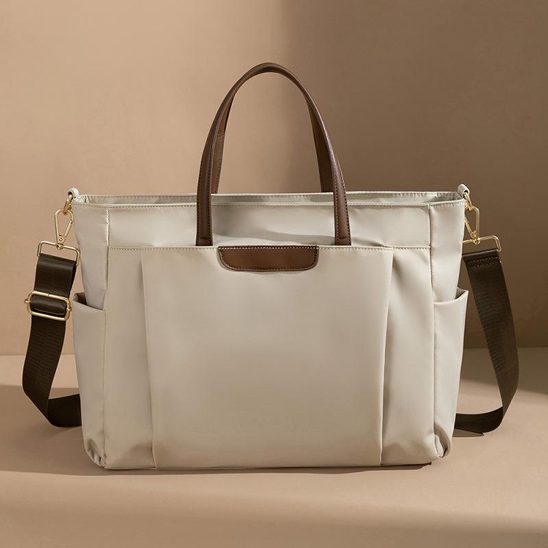 ノートパソコンケース レディース 16インチ対応 大容量 軽量 防水 衝撃吸収 クッション入り 耐摩耗 出..