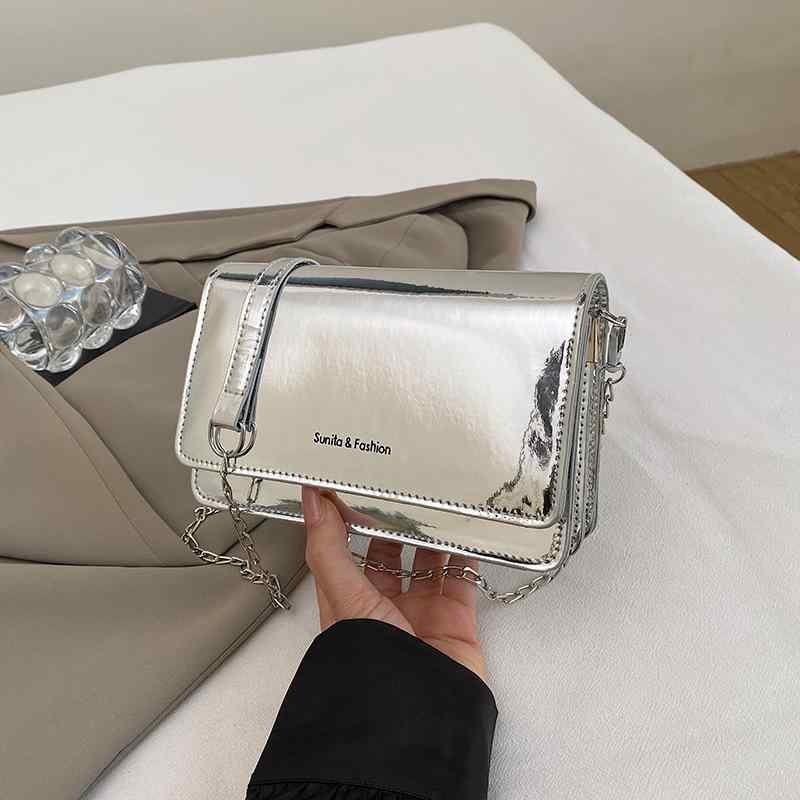 ショルダーバッグ レディース PUレザー 軽量 ミニスクエア型 マグネット開閉 スマホポケット付き チェーンストラップ 斜めがけ 肩掛け おしゃれ トレンド 高見え 上品 万能 普段使い お出かけ 通勤 秋冬 ブラック シルバー