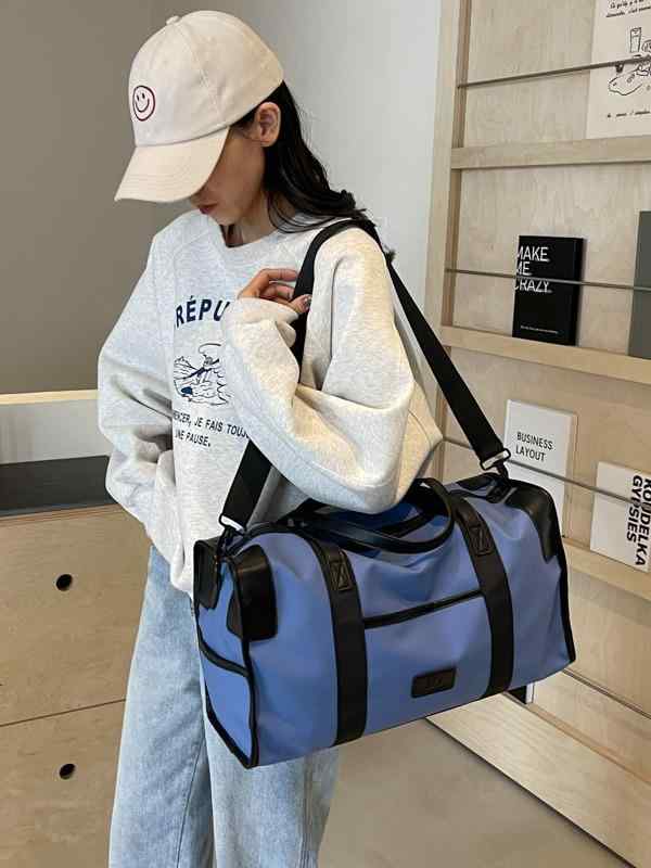 ・容量: 20-35L・主な素材: ナイロン・機能: 通気性、耐摩耗性、乾湿分離・対象性別: ユニセックス・裏地素材: ポリエステル・柄: 無地・デザイン要素: 英字・カラー展開: オフホワイト、ブラック、カーキ、ブルー・利用シーン: カジュアル旅行