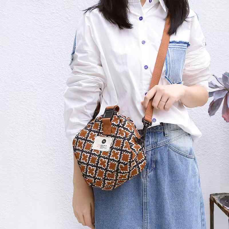 バッグ レディース エスニック風 ひし形格子柄 スクエア ショルダーバッグ 綿麻素材 編み込み ファスナー開閉 クロスボディ 肩掛け ワンショルダー デイリーユース カジュアル スマホ収納(4)