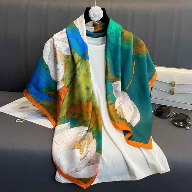 スカーフ レディース シルク調 大判 90cm角 プリント サテン織り 春夏 韓国風 ファッション小物 ヘアバンド ストール 万能 コーデ自在 エレガント 上品 ビジネス オフィス カジュアル 通勤