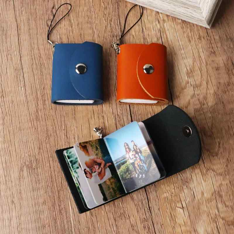 キーホルダー PUレザー製 ミニフォトアルバム 携帯用 写真収納 コンパクト カップル ペア お揃いアイテム 思い出 黒 茶 青 緑 赤(x2)