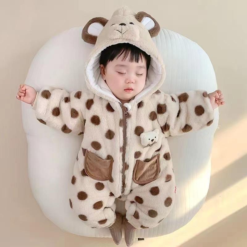 ・安全基準: Aクラス・対象年齢: 新生児（0〜1歳、身長80cm以下）・性別: 男女兼用・袖丈: 長袖・フード: 付き・厚さ: 厚手・主な素材: 綿100%・開閉タイプ: ファスナー・スタイル: 韓国風・種類: ロンパース・カラー: ブラウン・サイズ展開: 66cm, 73cm, 80cm, 90cm・カテゴリ: ロンパース、カバーオール