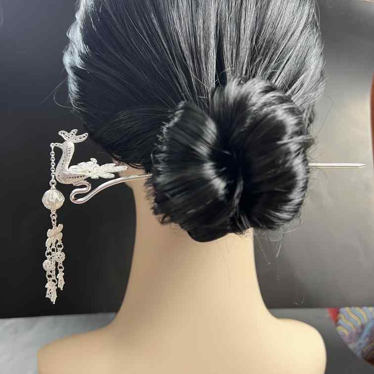 ・カテゴリ: 頭飾り・品名: 鳳凰かんざし・主要素材: 銀・スタイル: シンプル・デザイン: 動物モチーフ・加工: 精密加工・重さ: 約17g・おすすめ用途: 結婚祝い、誕生日、旅行記念、祭り、展示会、販促品、社内福利、周年記念、ビジネスギ...