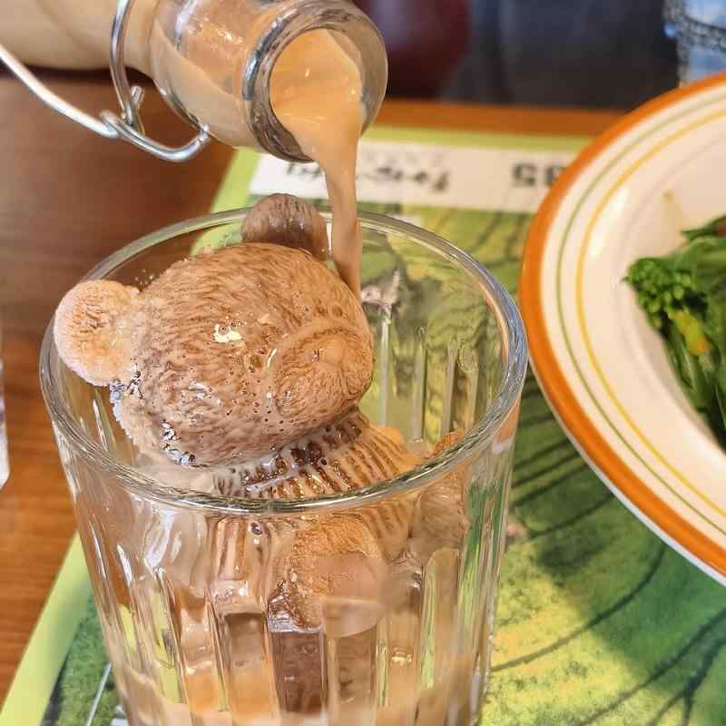 製氷皿 急速冷凍 氷が取り出しやすい シリコンモールド ミルクティー子熊 アイスキューブ 香港式コーヒー アイスボール DIY 手作り かわいい 子熊型 ケーキ アロマストーン 型
