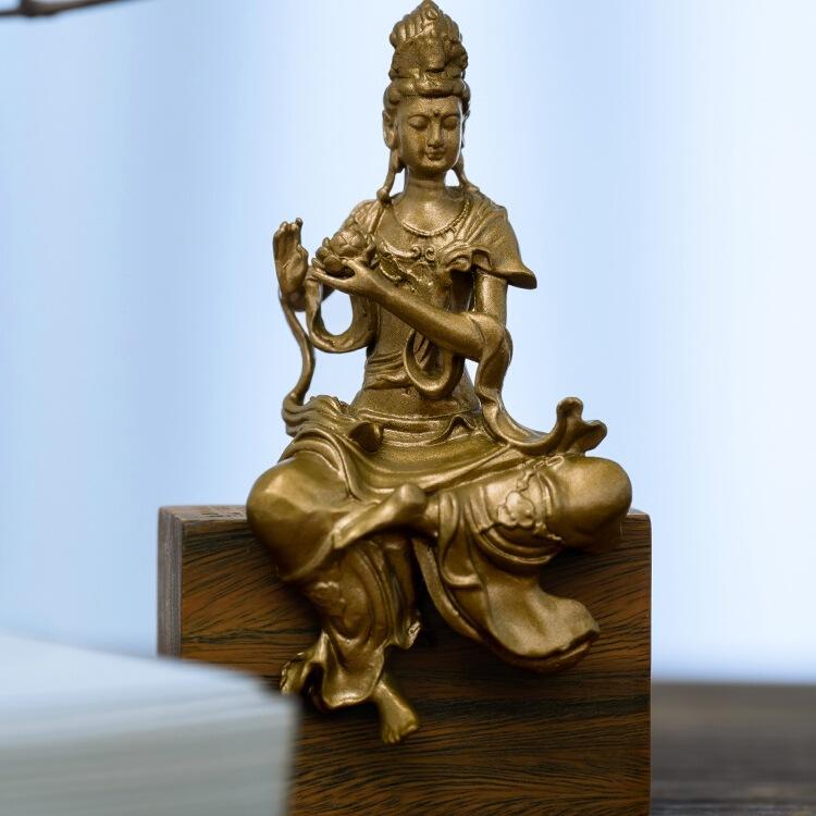 仏像 置物 観世音菩薩像 持蓮自在観音 真鍮製 ミニサイズ 掌サイズ 携帯用 開運 厄除け 供養 お守り 卓..