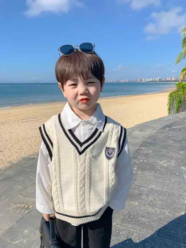 ニットベスト キッズ 男の子 春秋 Vネック プルオーバー 柔らかな着心地 ポリエステル 無地 おしゃれ ..