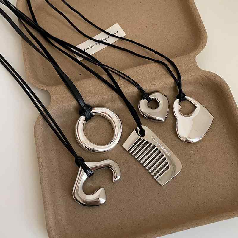 ネックレス レディース 女性用 韓国スタイル ハートコーム 黒紐 スライド式 長さ調節可能 サージカルス..