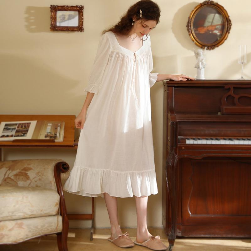 ・主な素材: 綿95%以上・タイプ: ワンピース・生地厚さ: 薄手・ネックライン: スクエアネック・袖丈: 七分袖・機能: カジュアル、通気性、ルームウェア、快適、外出可・対象: レディース・シーン: ルームウェア・カラー: ホワイト・サイズ展開: M、L、XL・スカート丈: ミドル丈・スタイル: フレンチスタイル