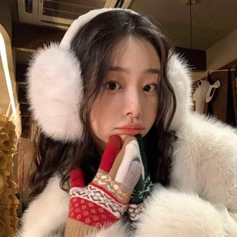 イヤーマフ レディース 女性用 ホワイト 韓国風 ふわふわ もこもこ かわいい ビッグサイズ 防寒 保温 耳当て 冬 カジュアル 普段使い アクリル 人工ウール