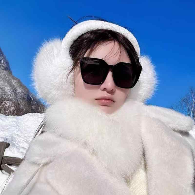 イヤーマフ 耳当て レディース 女性用 防寒 保温 ふわふわ もこもこ 折りたたみ 白 ファー 冬用 おしゃれ かわいい 屋外 防風 旅行 写真 撮影 学生