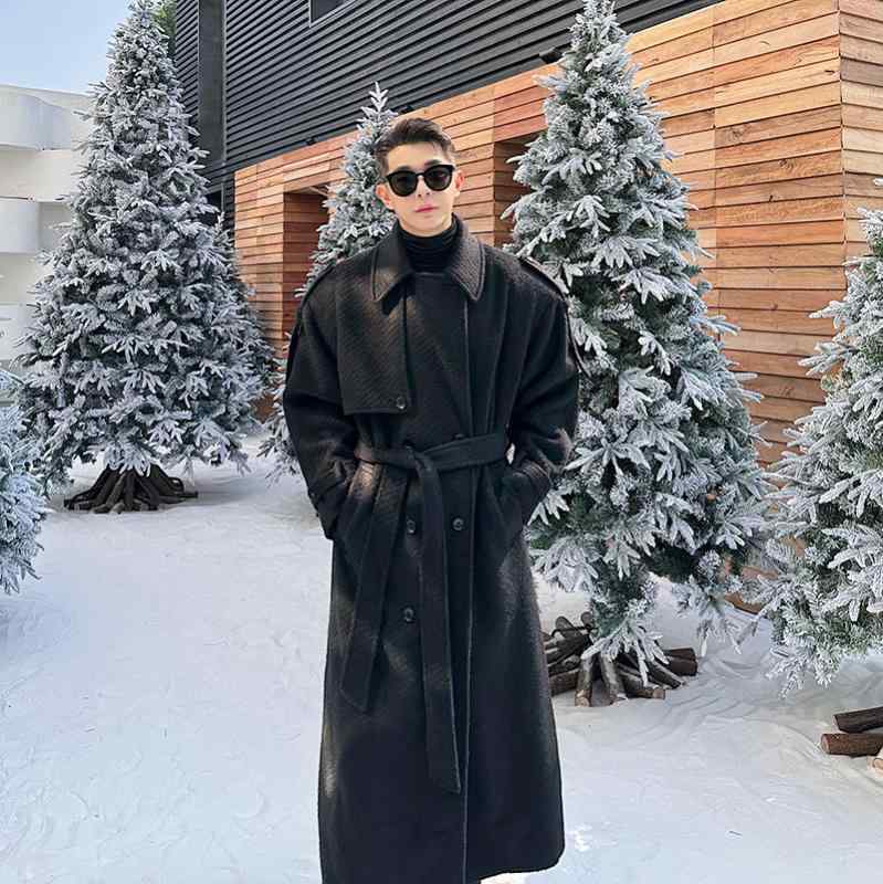 ・カテゴリ: コート・スタイル: 韓国風・フィット: ルーズ・厚さ: 厚手・前立て: ダブルブレスト・襟元: テーラードカラー・柄: 無地・生地: ウール混紡・主な素材: 綿95%・裏地: ポリエステル繊維・デザイン詳細: ベルト付き・ポケット: サイドシームポケット・裾デザイン: ストレートヘム・着用シーン: 日常・対象: 若年層・カラー: ブラック・サイズ展開: M, L, XL