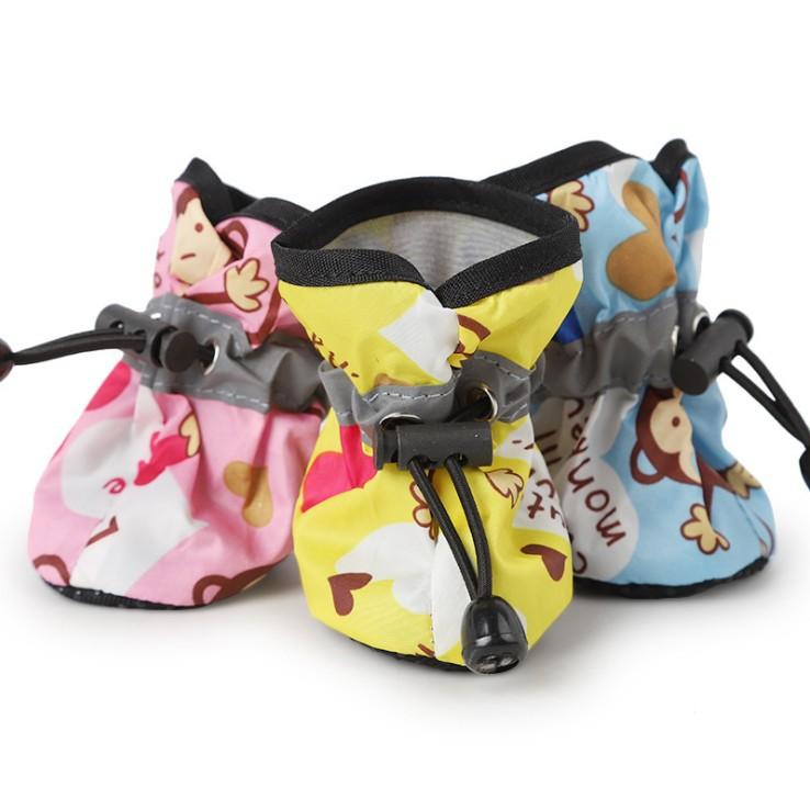 シューズ 小型犬 ペット用 防水 防滑 耐摩耗性 夏用 通気性 オールシーズン かわいい 犬用靴 テディ ビションフリーゼ お散歩 梅雨 雨の日対策 肉球保護 フットカバー レインブーツ 4足セット