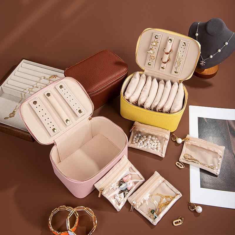 アクセサリーポーチ 旅行用 携帯用 多機能 ジュエリー収納ケース 8点セット イヤリング 指輪 ネックレス アクセサリー仕切り付き 大容量 ソフトレザー製 おしゃれ 無地