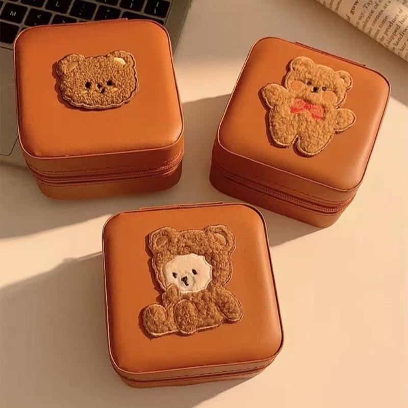 アクセサリーケース レディース かわいい クマ柄 小型 ポータブル 携帯用 レザー調 ライトラグジュアリー ピアス イヤリング 指輪 ネックレス ブレスレット 小物入れ たっぷり収納 旅行用