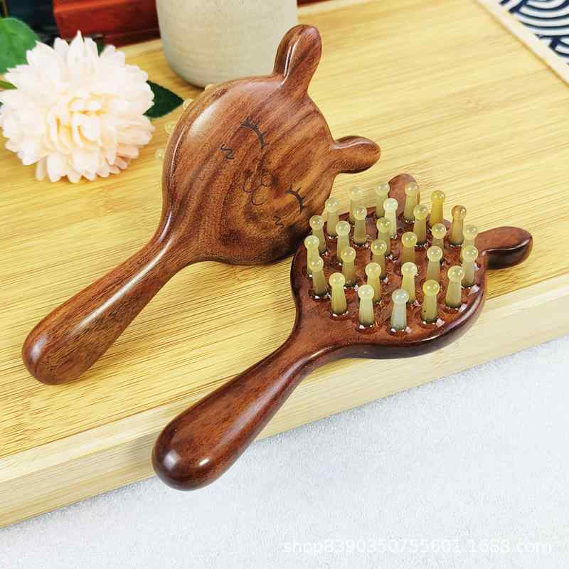 ヘアブラシ 頭皮マッサージ ツボ押し クッションブラシ 檀木 ローズウッド 牛角 羊角 うさぎ ハンドル ..