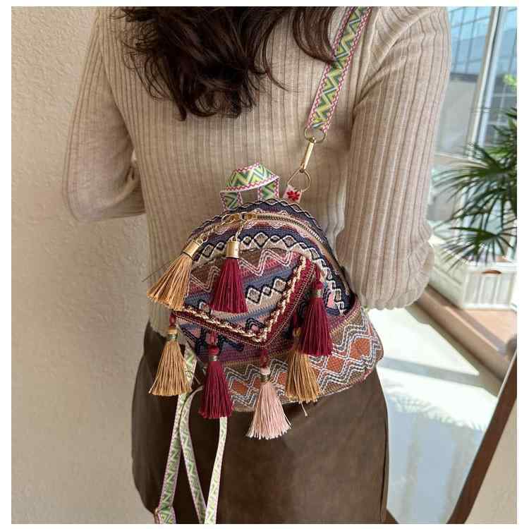 バッグ レディース 軽量 負担軽減 曲線ショルダーストラップ 和風 フリンジ タッセル ショルダーバッグ..