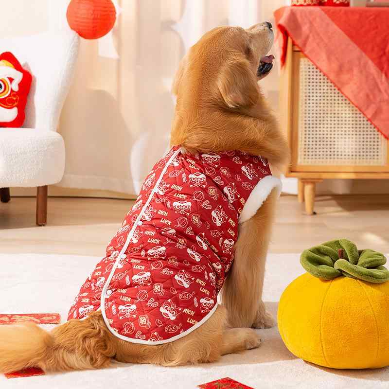 犬服 中大型犬 秋冬 新年 お正月 招福 開運 華やか 和風デザイン 総柄 綿入り ベスト 防寒 あったか フ..