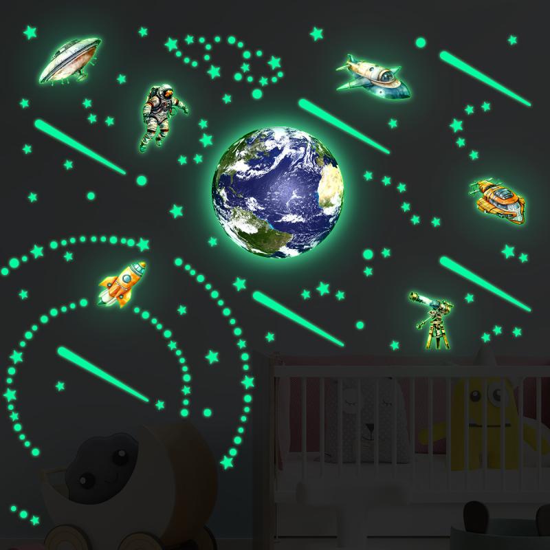ウォールステッカー 蓄光 光る 星空 地球 宇宙飛行士柄 宇宙 壁紙シール 剥がせる インテリア 子供部屋 寝室 リビング 簡単DIY デコレーション PVC製