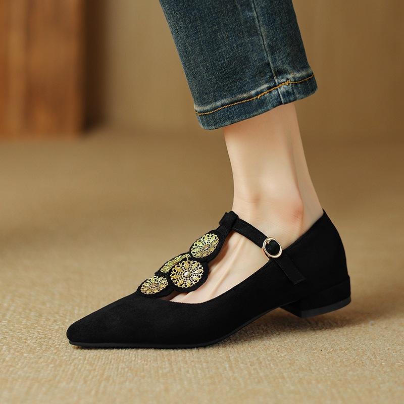 パンプス レディース メリージェーン ローヒール ポインテッドトゥ Tストラップ 太ヒール 浅履き 韓国ファッション フラワーモチーフ スエード調 無地 オフィス カジュアル 普段使い オールシーズン 大きいサイズ 小さいサイズ 黒 ブラウン