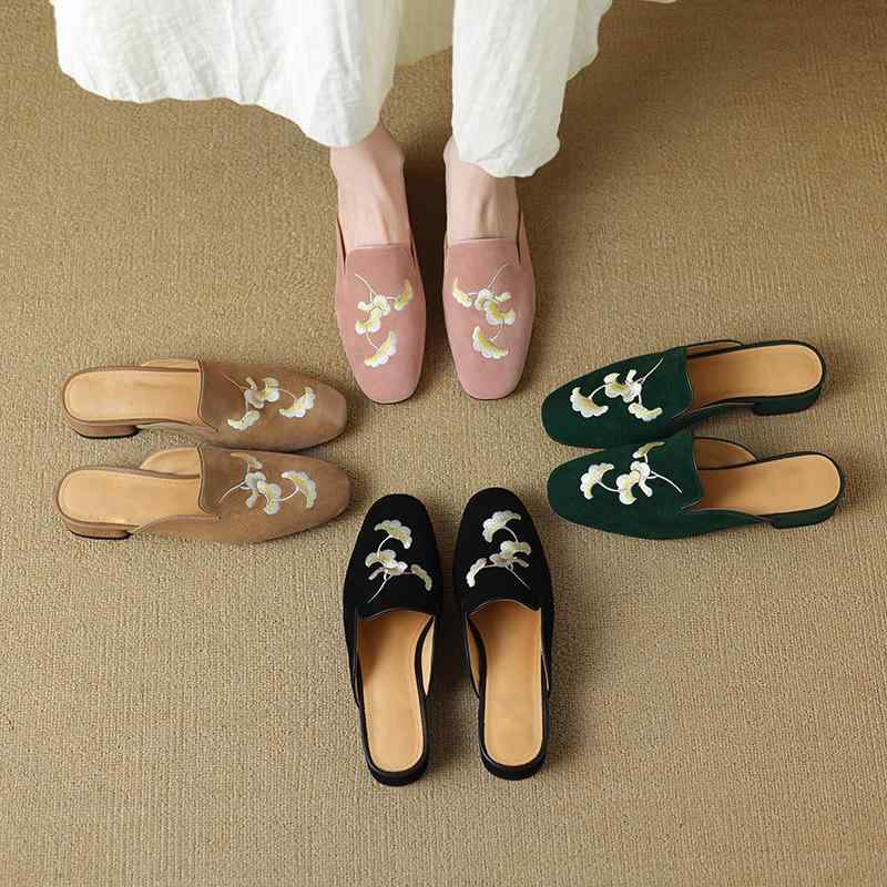 ミュール サンダル レディース 女性用 フラット ぺたんこ クローズトゥ つま先あり バックオープン かかとレス 外履き シープスウェード 羊革スウェード レトロ 刺繍 チャイナ風 エスニック風 日常使い 普段使い