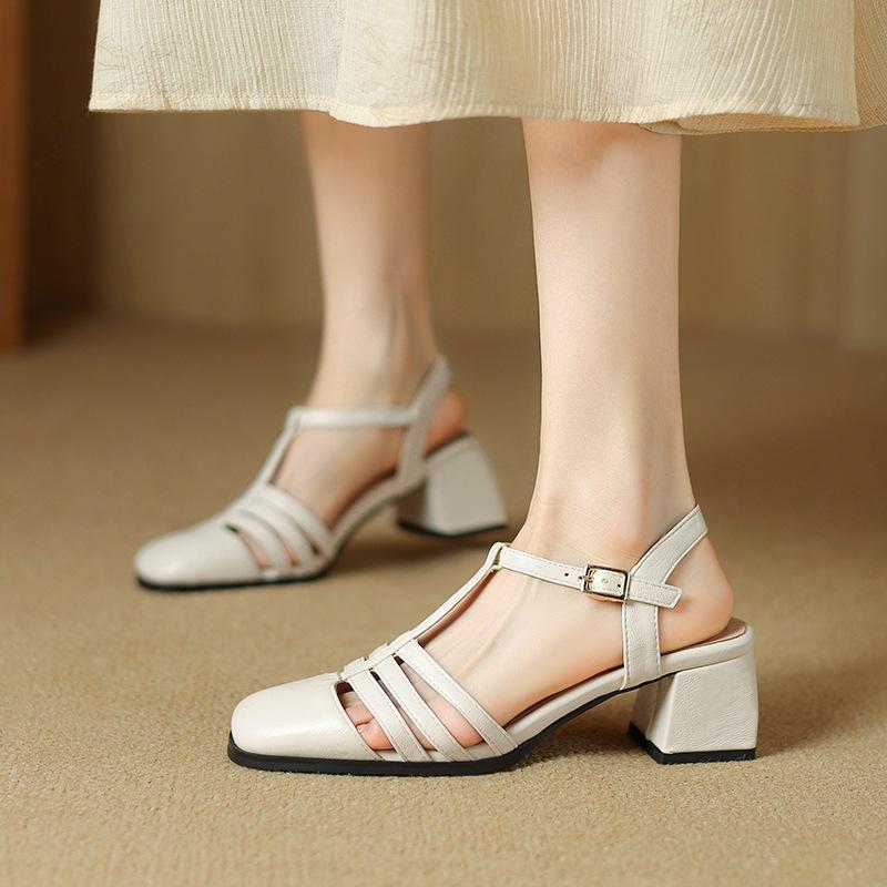 サンダル レディース つま先カバー バックストラップ 太ヒール ミドルヒール カットアウト 透かし彫り ..