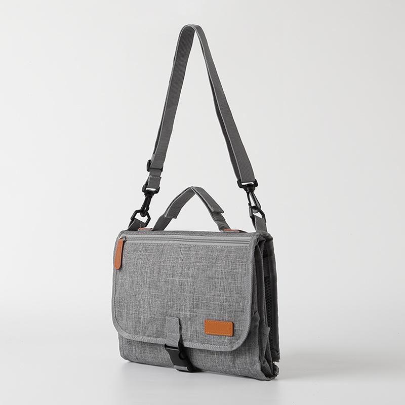 マザーズバッグ 多機能 大容量 軽量 防水 ポータブルおむつ替え台付き トートバッグ 外出 おでかけ 遠..