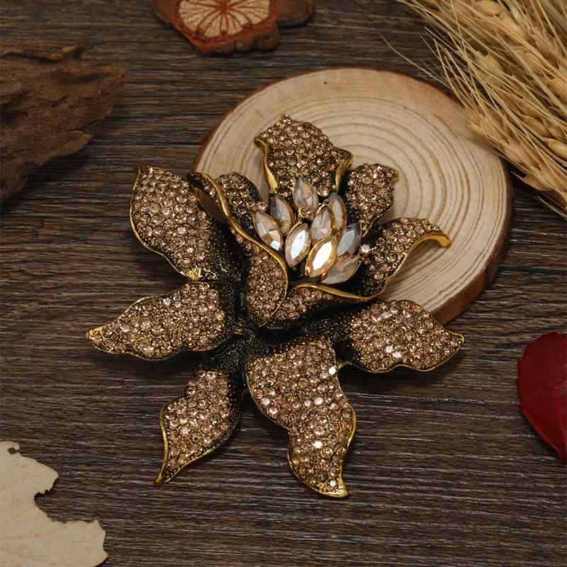 ブローチ レディース レトロ ラインストーン 花 フラワー 大ぶり コサージュ 女性用 アクセサリー 上品 エレガント コート スーツ ドレス フォーマル 卒業式 結婚式 パーティー ファッション小物