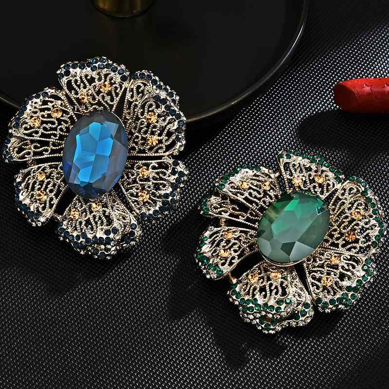 ブローチ レディース 高級感 ライトラグジュアリー 豪華 クリスタル 欧風 レトロ ヴィンテージ 女王モ..