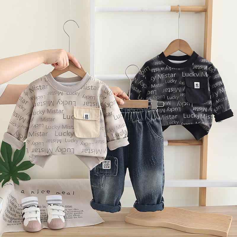 ・カテゴリ: キッズセットアップ ・性別: メンズ ・スタイル: 韓国風 ・セット内容: パンツ2点セット ・ギフト内容: 服装 ・対象年齢層: 中小児向け ・季節: 秋 ・袖丈: 長袖 ・パンツ丈: ロング丈 ・生地加工: 柔軟加工 ・柄: 動物柄 ・デザイン要素: スポーツ、セットアップ、ロゴ ・生地素材: 綿混紡 ・主な素材混紡率: 綿70% ・安全基準: B類 ・開閉様式: プルオーバー ・カラー展開: ブラック、カーキ ・サイズ展開: 80cm、90cm、100cm、110cm、120cm