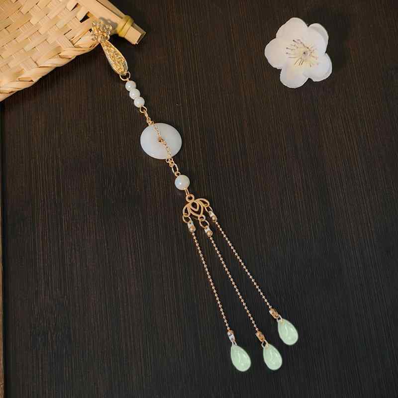 ブローチ レディース 宮廷風 レトロモダン 如意モチーフ 平安扣 メタル タッセル飾り 高級感 上品 フラワー柄 電気メッキ加工 チャイナドレス 襟元飾り