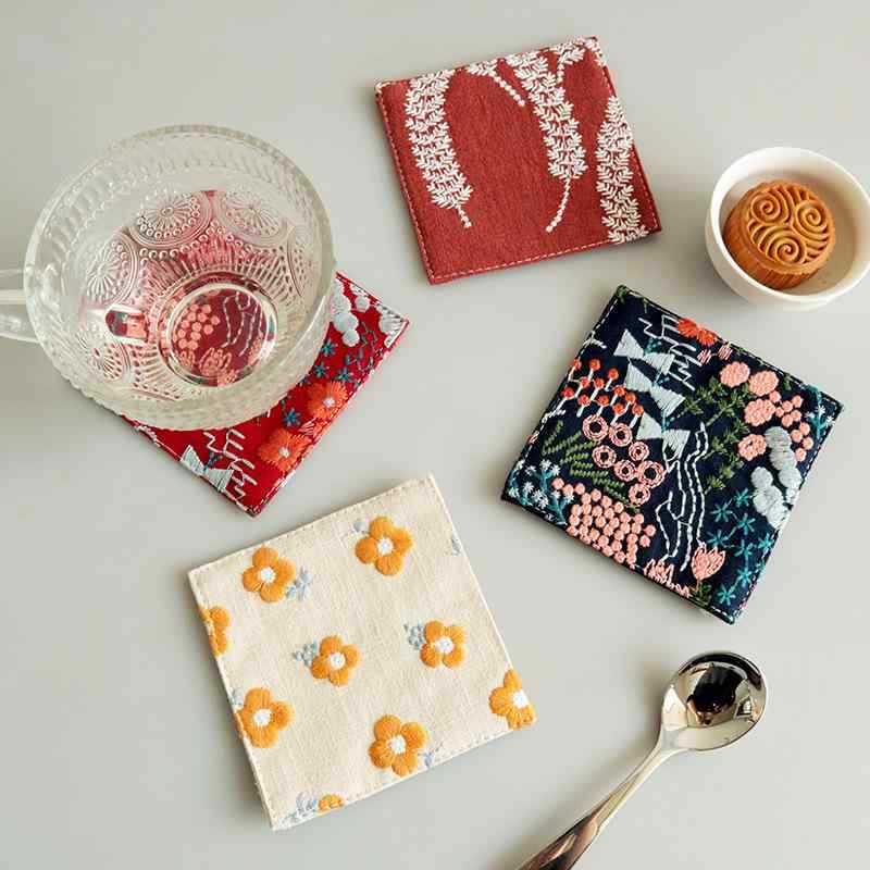 コースター 断熱 厚手 上質 綿麻 繊細刺繍 花柄 インスタ映え カントリー調 おしゃれ スクエア 11cm角 ..