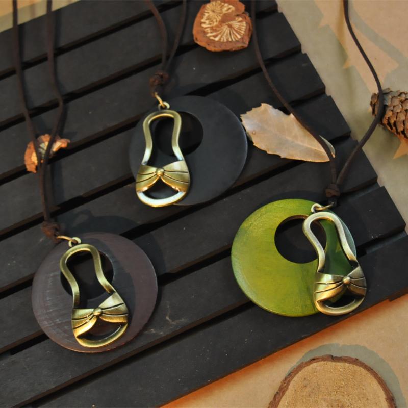 ネックレス レディース レトロ 個性的 大人かわいい ベルベット調 ロング ウッド 合金 シューズモチー..