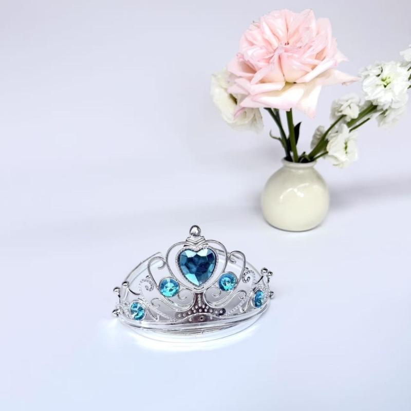 ヘアアクセサリー キッズ 女の子 カチューシャ ティアラ 王冠 かわいい おもちゃ プリンセス ドレス用 ハート キラキラ 発表会 誕生日 パーティー コスプレ 記念撮影 プレゼント プラスチック製