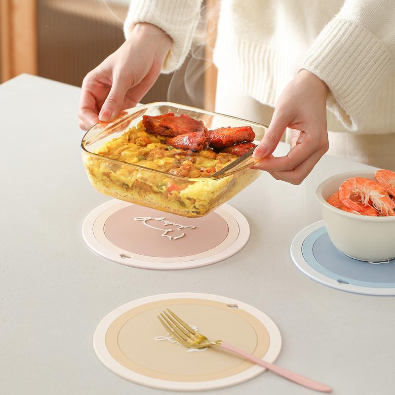 ・素材: PVC・柄: キャラクター・バリエーション: 動物柄耐熱マット（ウサギ）、動物柄耐熱マット（ネコ）、動物柄耐熱マット（イヌ）、フック・形状: 円形・スタイル: モダンシンプル