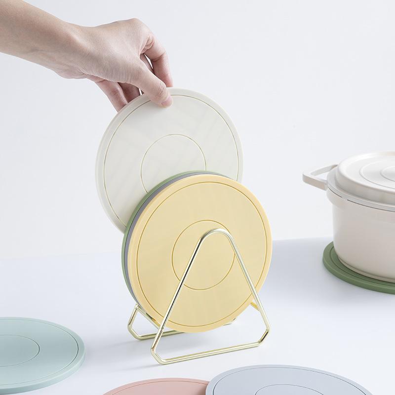 鍋敷き シリコン製 やけど防止 耐熱性 北欧 家庭用 円形 ランチョンマット コースター 土鍋用 食卓保護 単色デザイン 多色展開