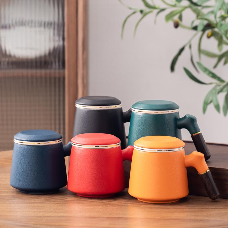 マグカップ 茶こし付き 茶葉分離機能 蓋付き 木製ハンドル 陶器製 陶磁器 オフィス 職場 テレワーク デスク お茶 紅茶 おしゃれ モダン シンプル デザイン コップ ティーカップ 380ml ギフト 贈り物 プレゼント 多色展開