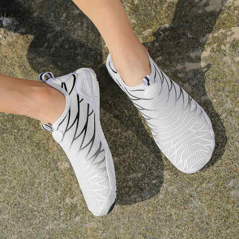 溯渓シューズ 男女兼用 五本指 滑り止め 速乾 水陸両用 裸足感覚 薄底 通気性 ビーチ ダイビング スイ..