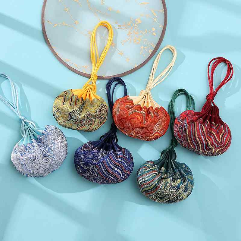 匂い袋 携帯用 詰め替え可能 空袋 宮廷風 豪華錦織り 中国古典スタイル 開運 厄除け お守り 贈り物 プ..