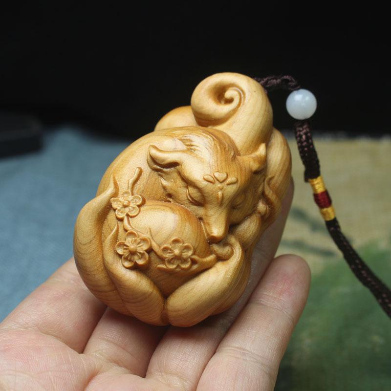 置物 柏木製 繊細な彫刻 立体 九尾狐 梅花 縁起物 開運 魔除け インテリア オブジェ 風水 飾り 和風 中華風 リビング 玄関 手作り 工芸品 掛け飾り