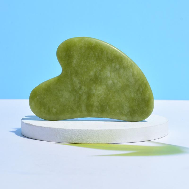 楽天モズラボかっさプレート 接触冷感 ひんやり 肌に優しい 岫岩玉 緑玉 天然石 美容 フェイシャルマッサージ 家庭用 セルフケア レトロ風 アンティーク調 厚手 フェイスラインケア スキンケアツール（x2）